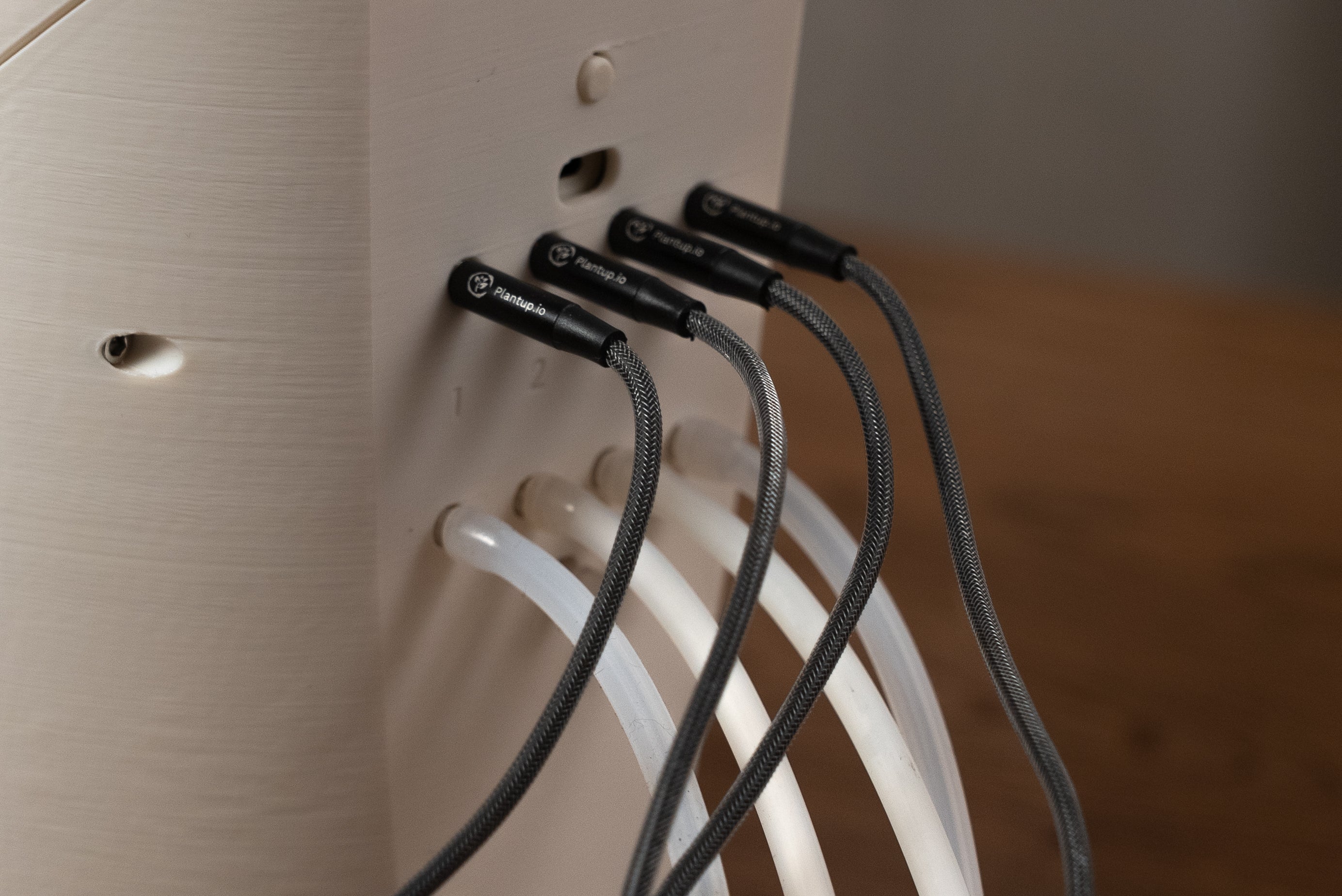 PlantMate water distribution tubes and connections showing 4-plant automatic watering system setup with premium tubing